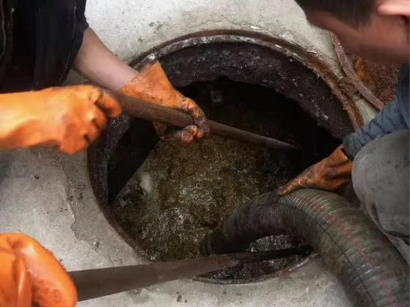 攀枝花清理化粪池时如何避免沼气的危害？